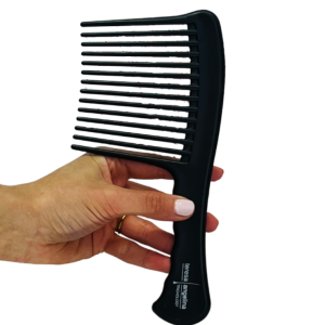 Detangling comb held by left hand
